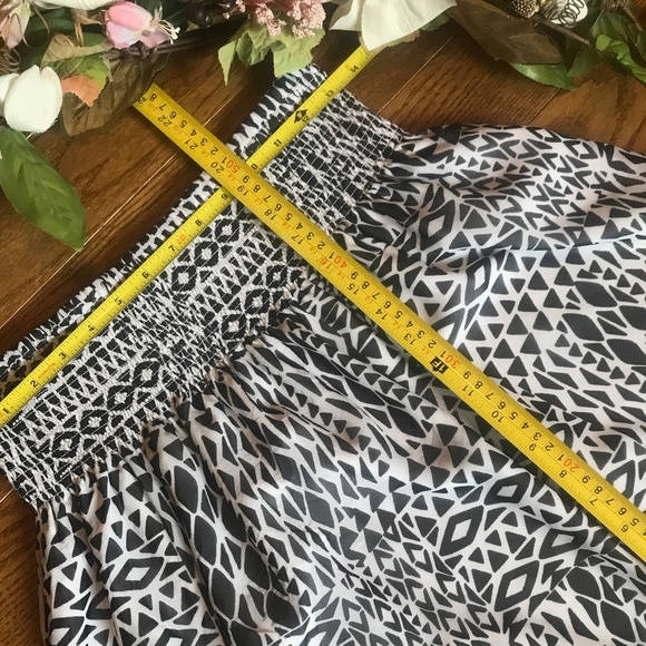 White House Black Market Skirt - Picture 3 of 6